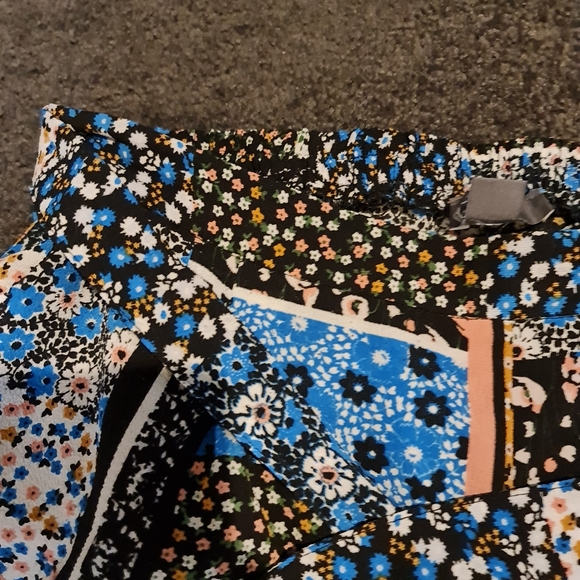 ⭐HOST PICK⭐ Womens Pants Wide Leg Floral - Picture 2 of 4